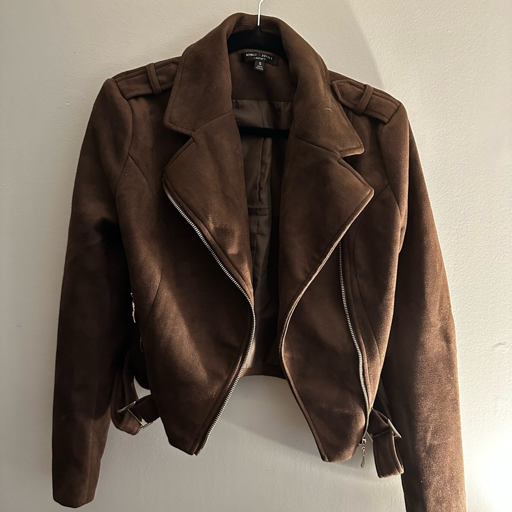 Like new! Romeo + Juliet Couture brown suede jacket, women’s size small